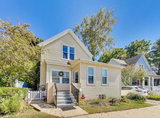 869 N McKinley Rd, Lake Forest, IL 60045