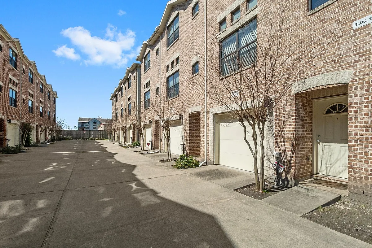 Building Photo - 2710 Hullsmith Dr #1301