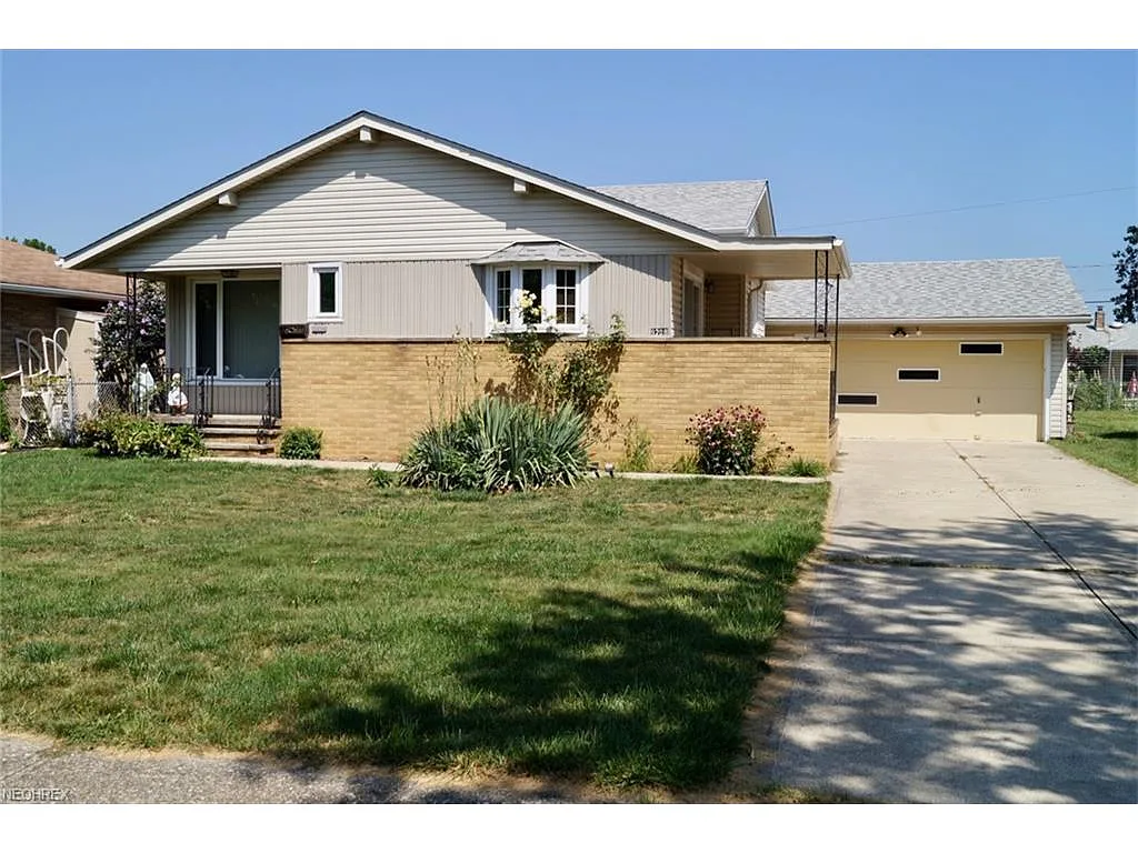 9208 Roedean Dr photo 1