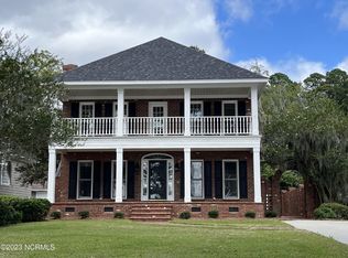 302 Lake Shore Dr, Lake Waccamaw, NC 28450