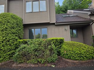 19 Twin Oaks #19, New Milford, CT 06776