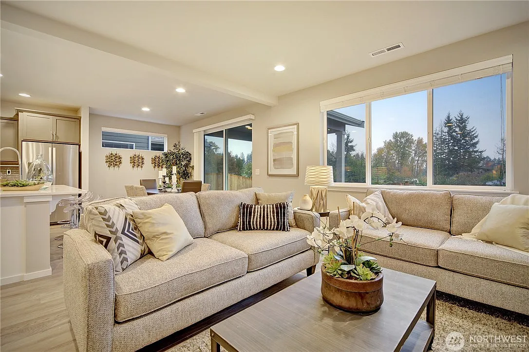 4 bed, 2.5 bath, 2154 sqft, $3,850 — Photo 4