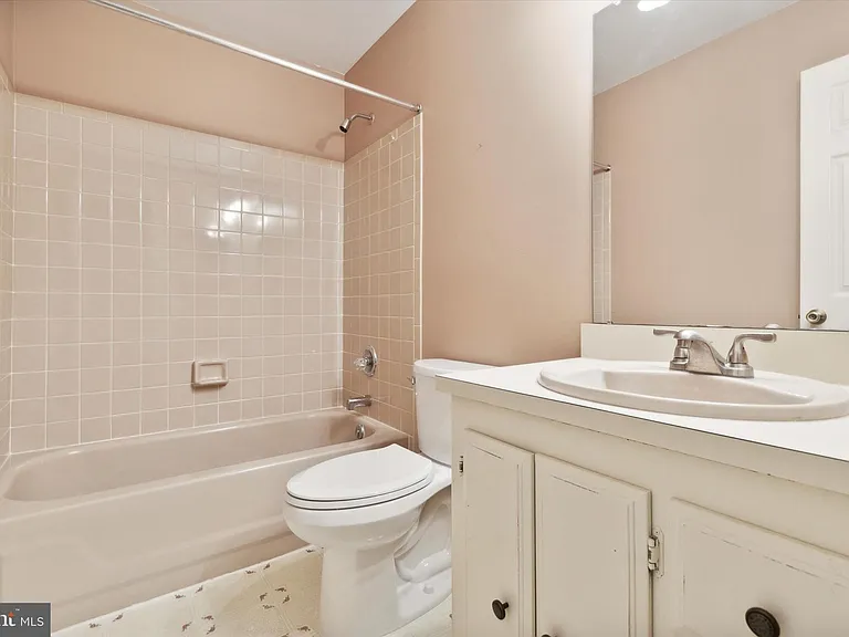 1607 Barbara Dr — Photo 2