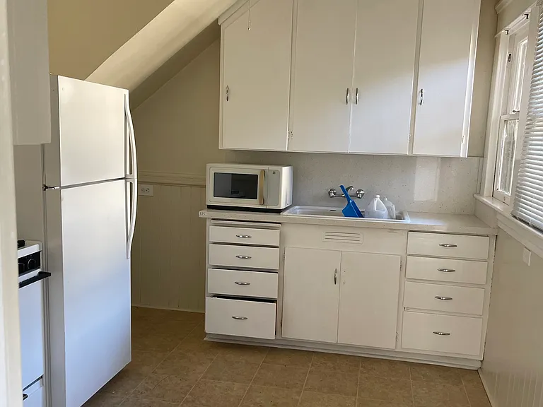 10 N Hutchins St #10 — Photo 2
