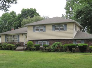 39 Skyline Dr, Clark, NJ 07066