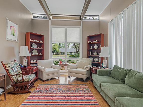 3rd image of 423 Castle Kirk Dr