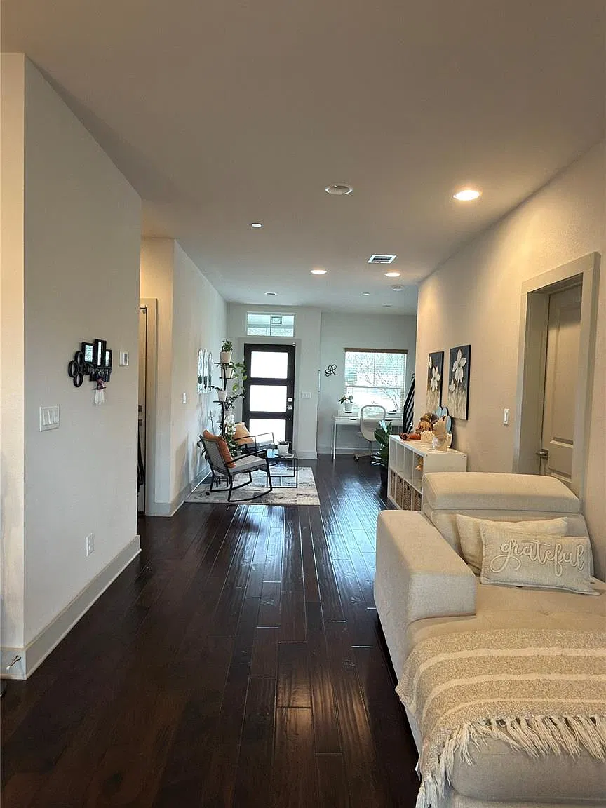 3 bed, 2.5 bath, 1472 sqft, $1,950 — Photo 3