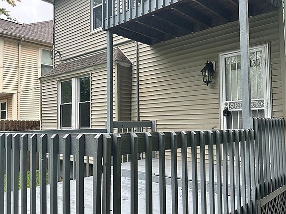 2nd image of 528 E 109th St