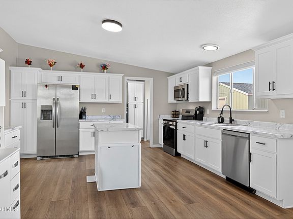 4th image of 936 DEER FIELD Boulevard
