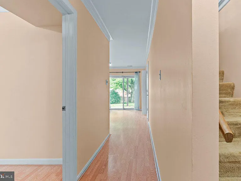 8 Wessex Ct — Photo 29