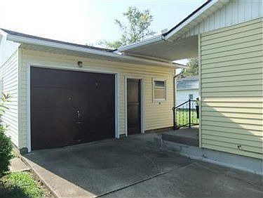 3rd image of 1847 Parkwood Dr NW