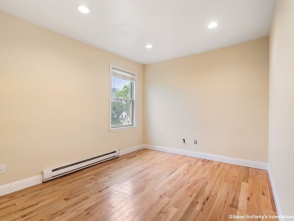 4th image of 570 Washington St #3