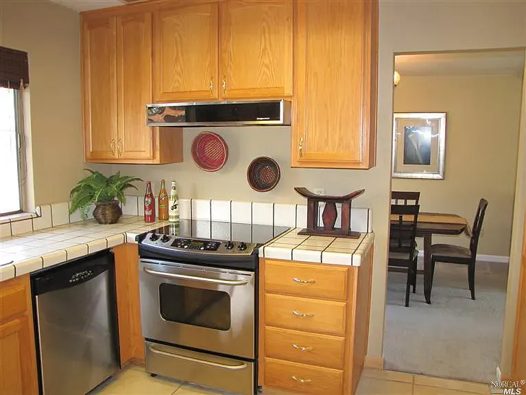 1585 Rainier Ave — Photo 4