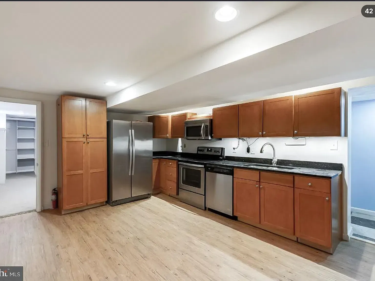 1 bed, 910 sqft, $1,800 — Photo 4