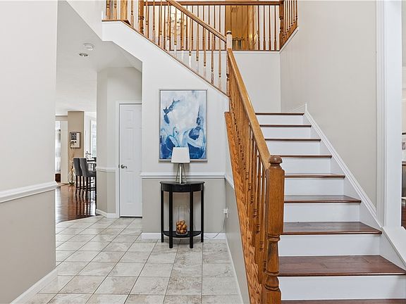2nd image of 114 Tanglewood Dr