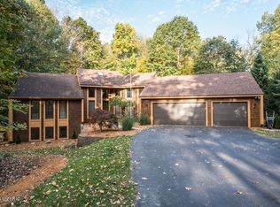 6855 Maplecrest Dr SE, Grand Rapids, MI 49546