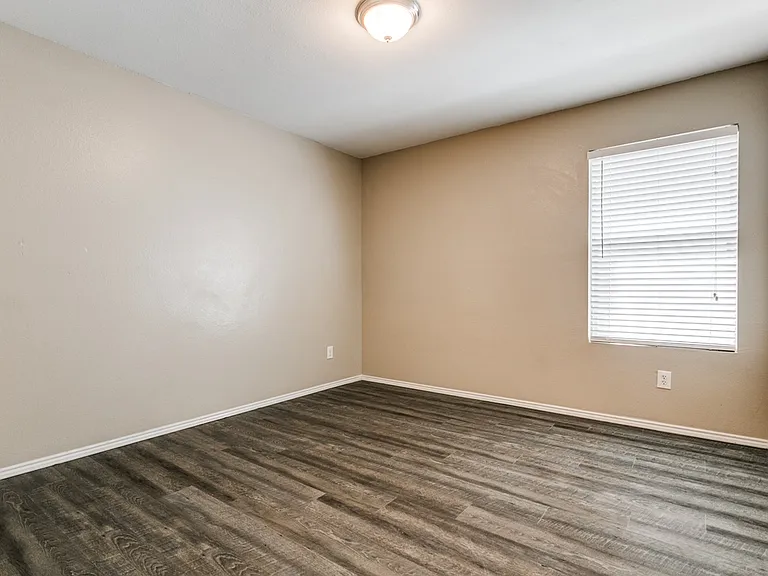 9608 Woodrow Wilson Dr — Photo 2