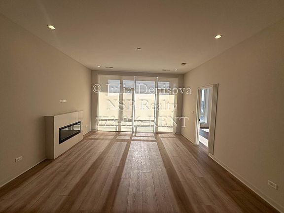 3rd image of 3207-301 N Narragansett Ave