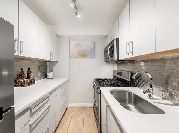 310 Lexington Avenue image 4 of 9