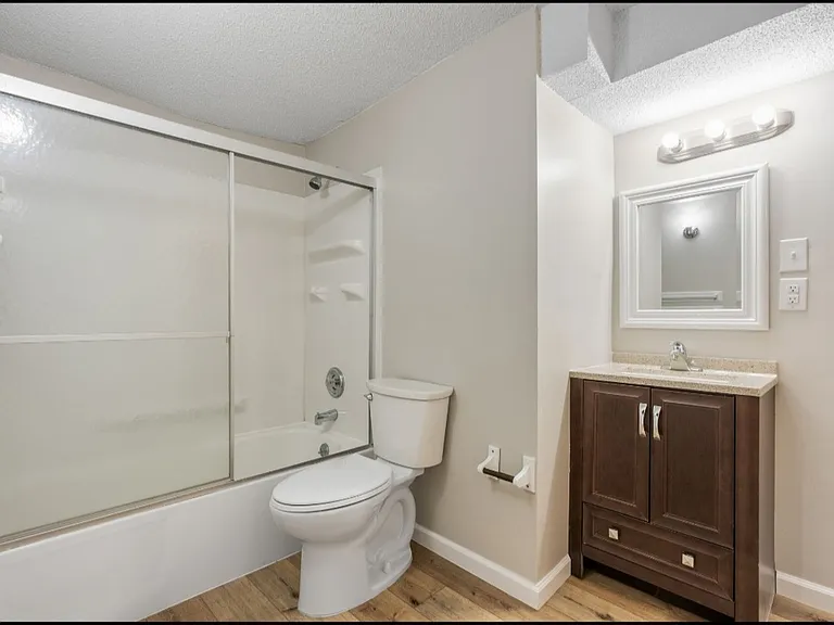 2420 Breezy Point Ln — Photo 22