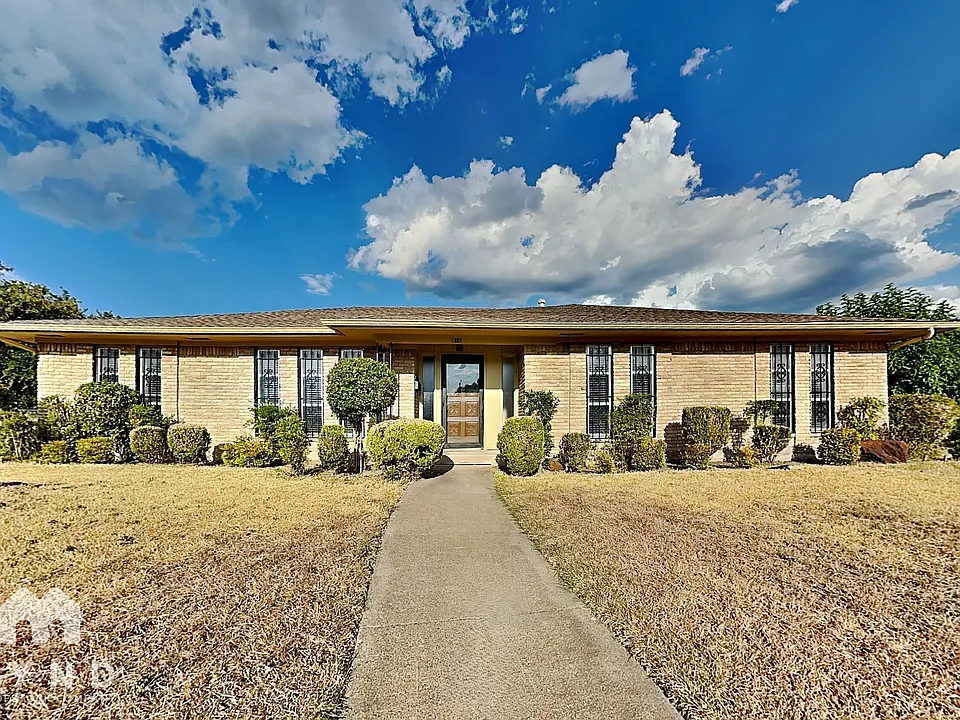 810 Bradfield Dr