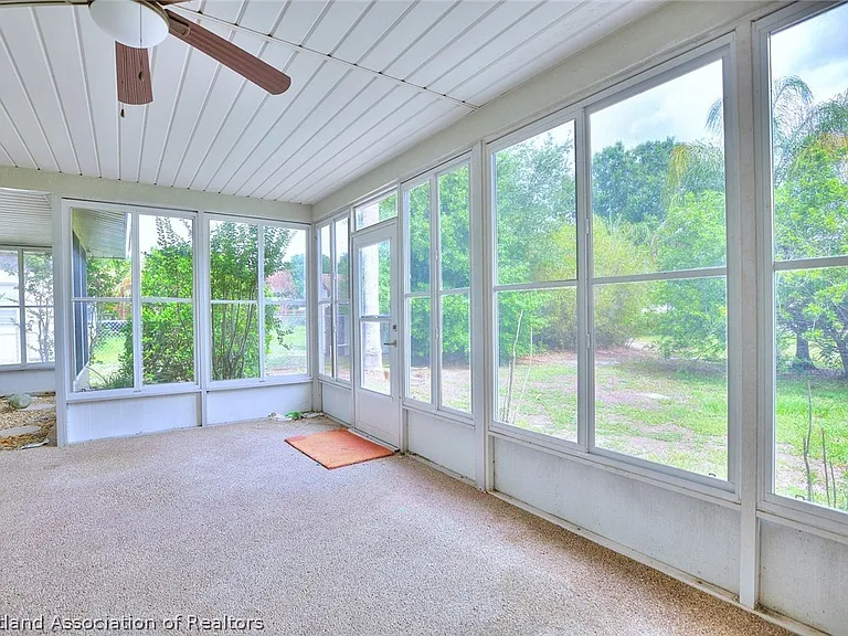 1602 Carrington Ave — Photo 26