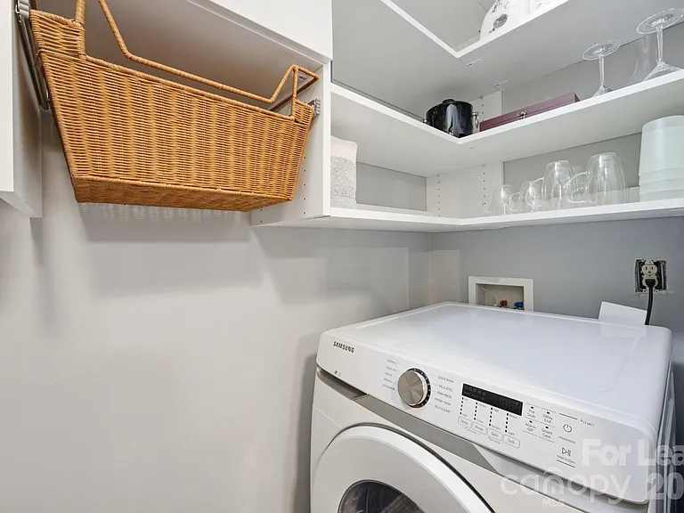 300 W 5th St #105 — Photo 9