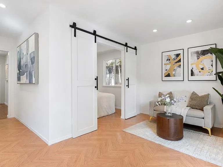 1115 Laguna Ave — Photo 2