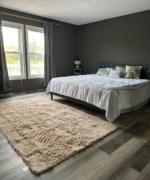 New King-size bed never used