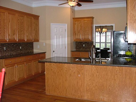 4th image of 122 Deer Trace Dr