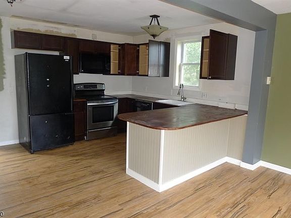 4th image of 50 Valley View Trl