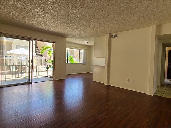 3rd image of 401 N Baltimore Ave APT K