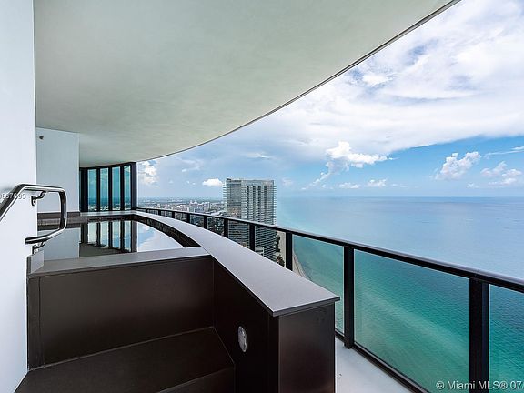 4th image of 18555 Collins Ave APT 5205