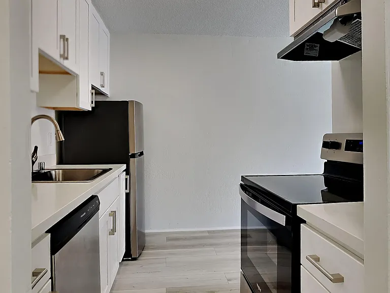 455 Eddy St — Photo 3