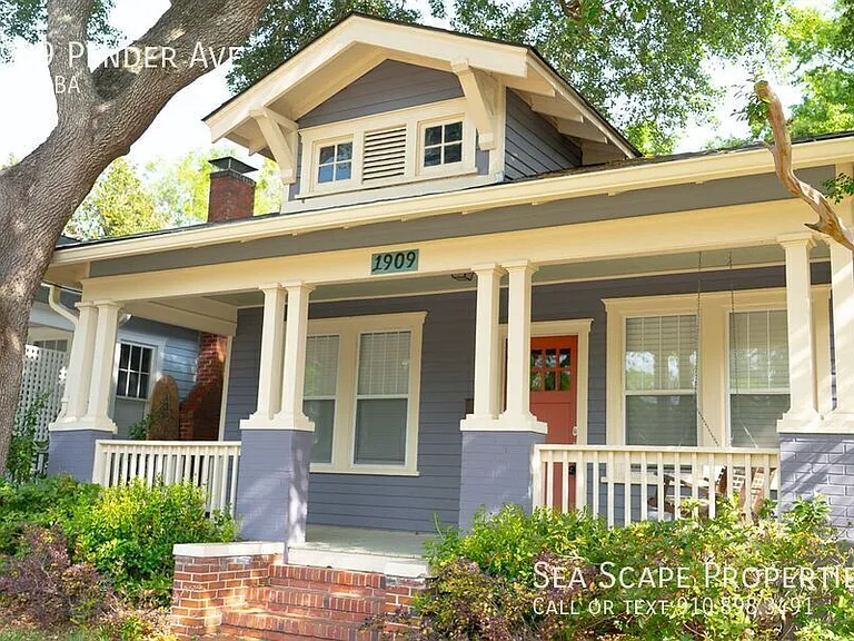 1909 Pender Ave — Photo 3