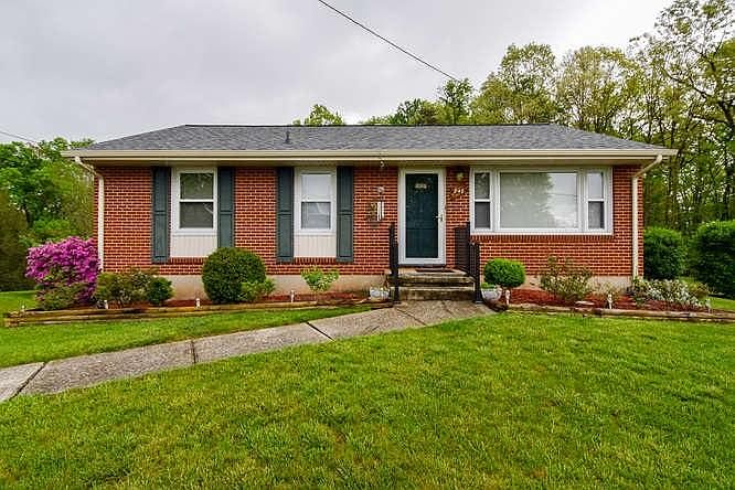 1st image of 948 Emerald Dr
