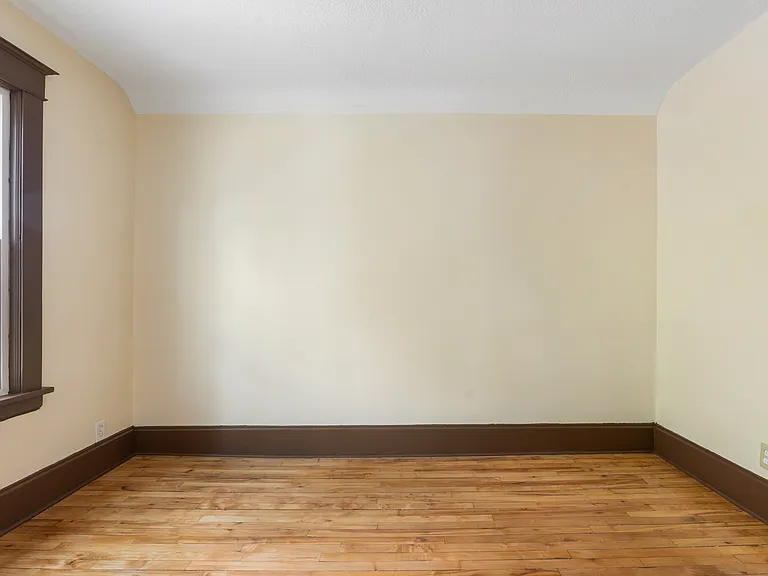 1053 Westminster St — Photo 14