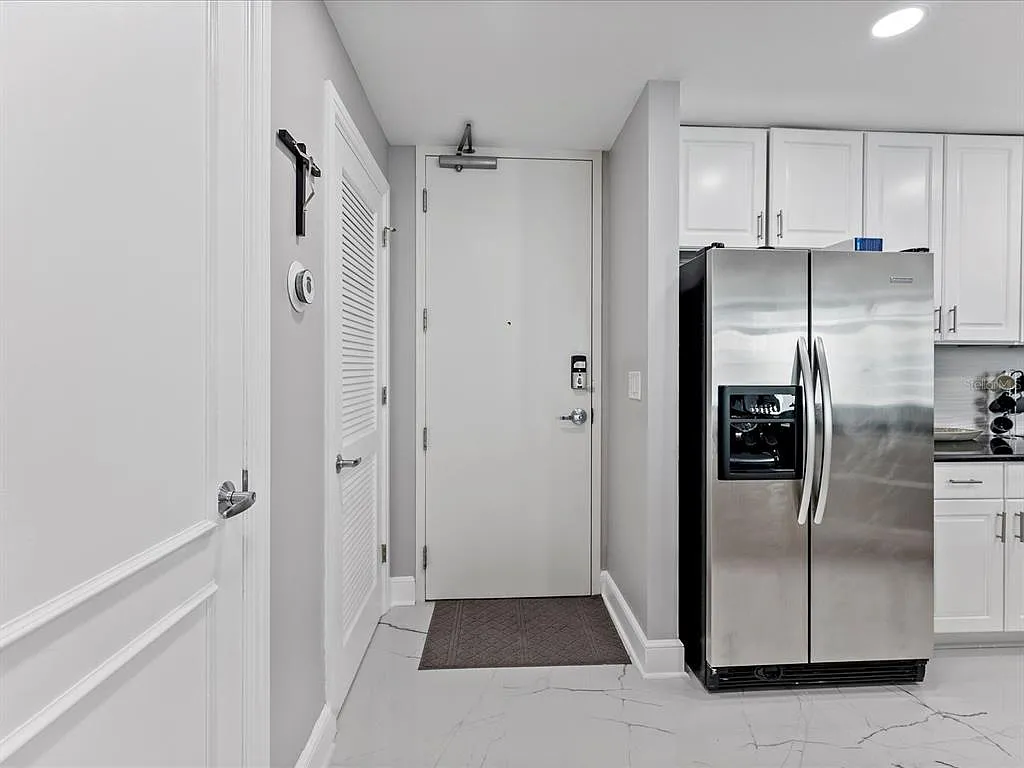 2 bed, 2.0 bath, 1255 sqft, $3,600 — Photo 2