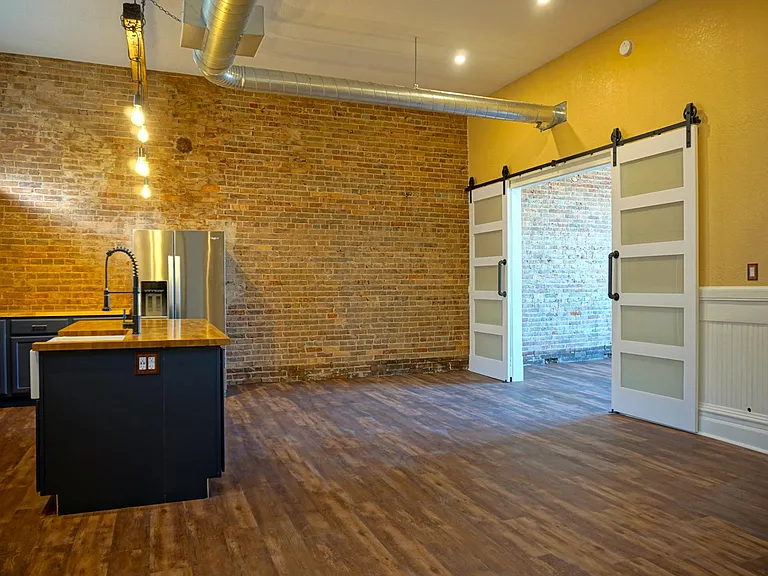 100 W Crawford St #3 — Photo 3