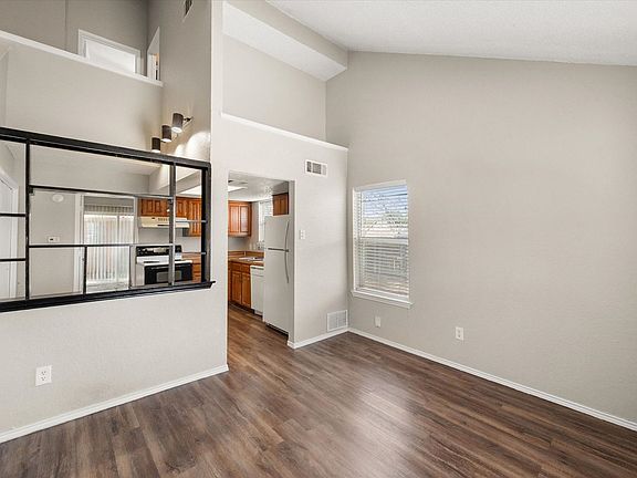 5th image of 311 Kings Way Dr APT E