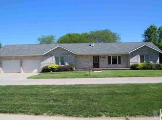 411 E 2nd St, Remsen, IA 51050