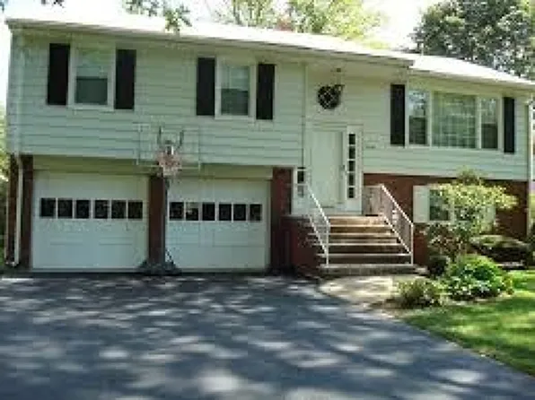 1109 Lynwood Ave, New Milford, NJ 07646
