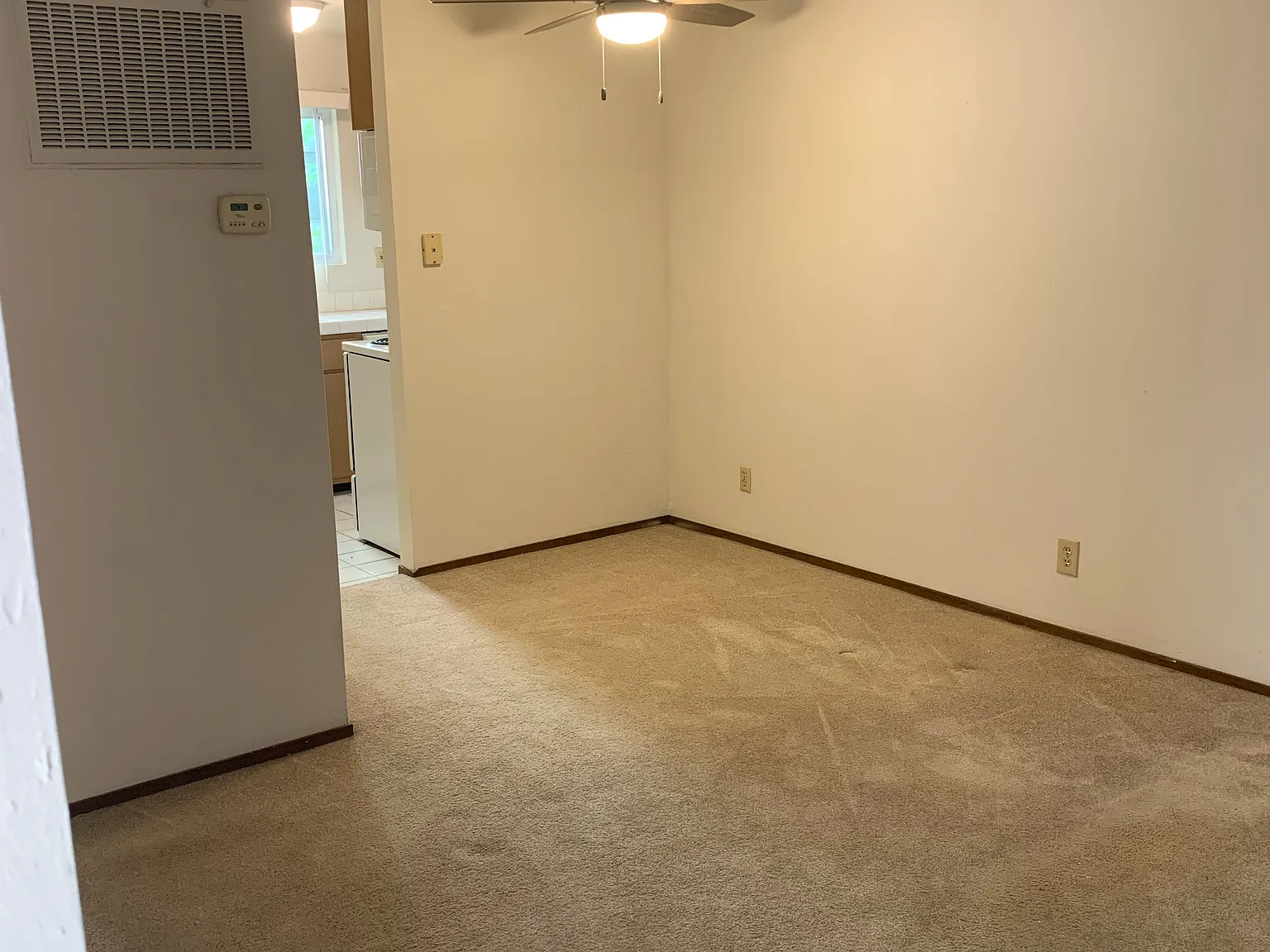 2 bed, 1000 sqft, $1,350 — Photo 3
