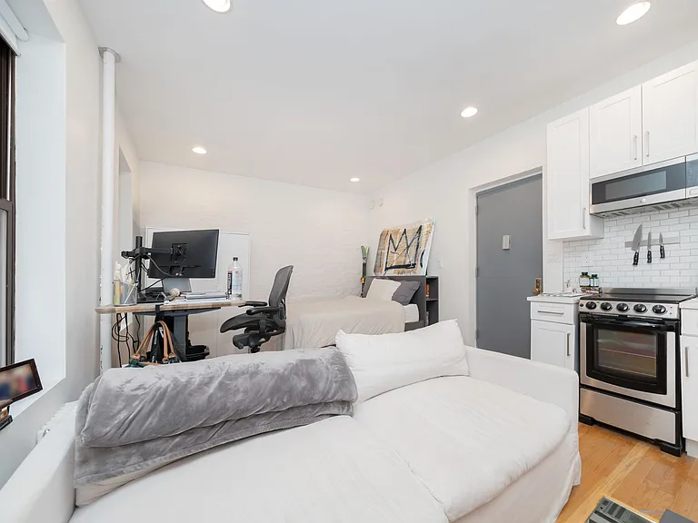 128 W 13th St #21 — Photo 1