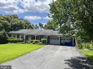 17417 Park Mill Dr, Rockville, MD 20855