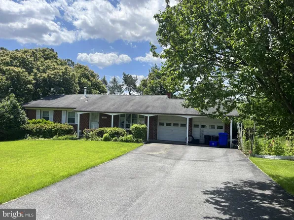 17417 Park Mill Dr, Rockville, MD 20855