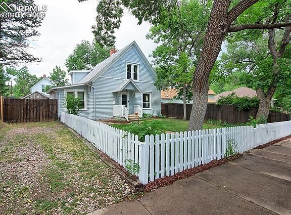 Driveway provides off street parking and gives direct access to the backyard. Perfect opportunity to add a garage