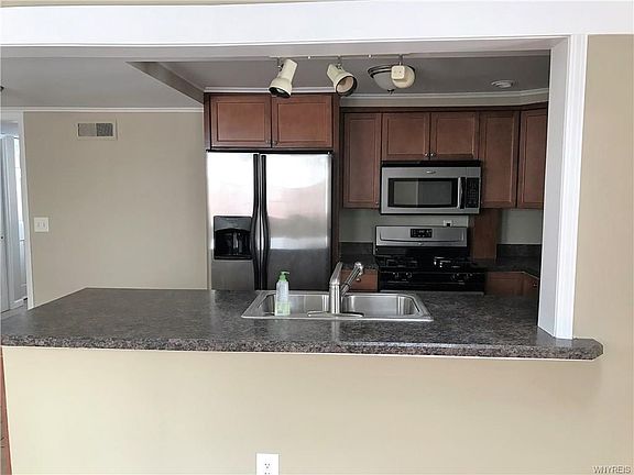 4th image of 218 Carolina St