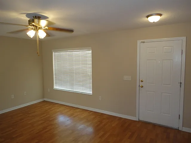 Building Photo - 10332 Summerview Cir