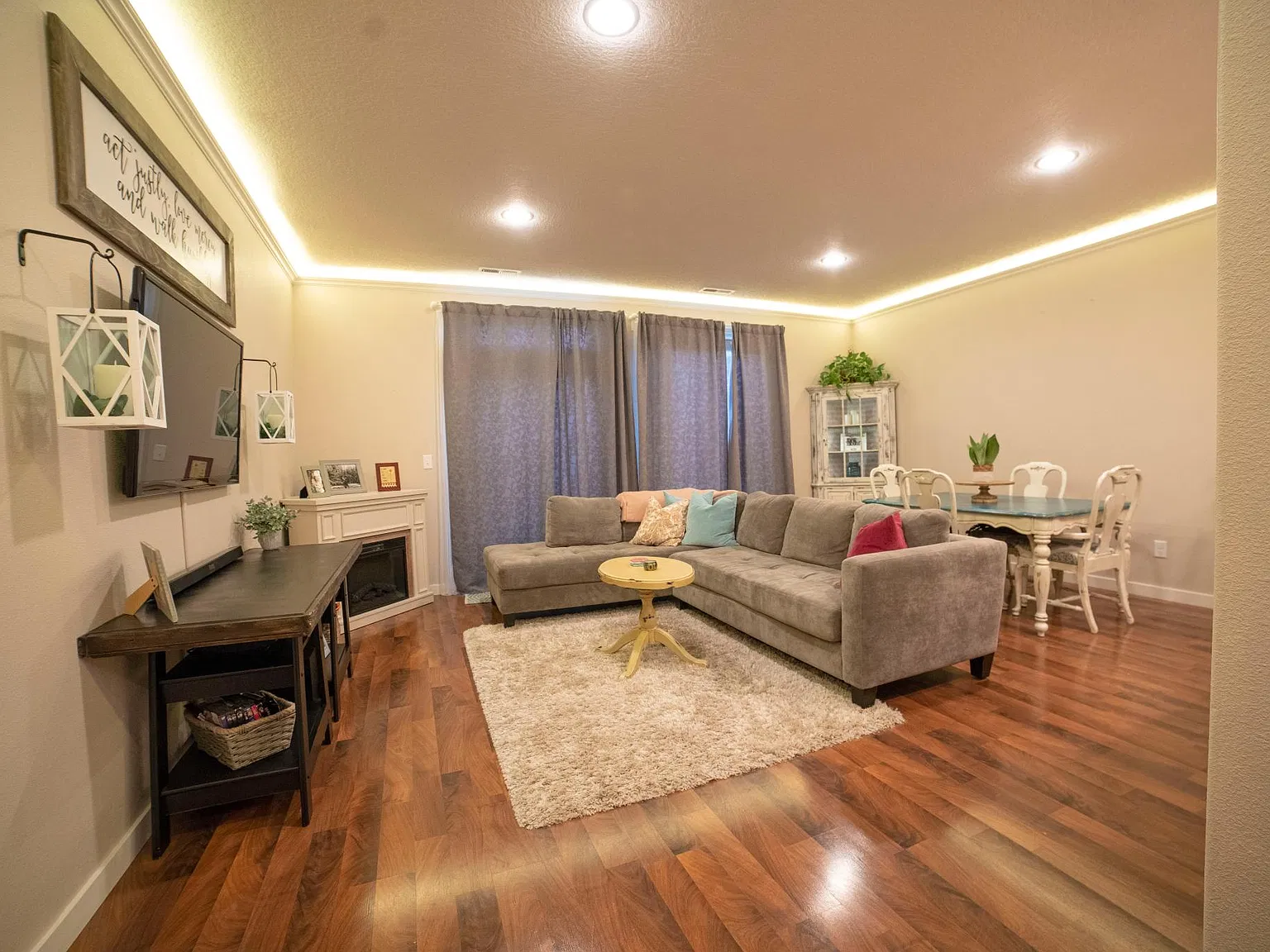 3 bed, 2.5 bath, 1650 sqft, $2,495 — Photo 2